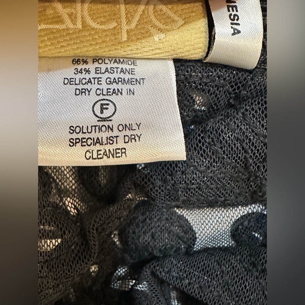 Cache Black Sleeveless Button Down embellished with beaded embroidery - Picture 9 of 9